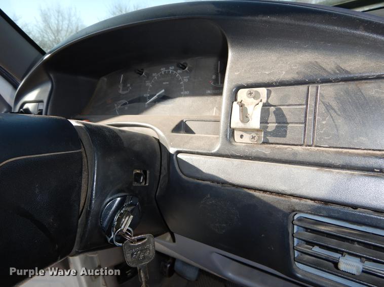 image for item J5630 1995 Ford F250 XL pickup truck