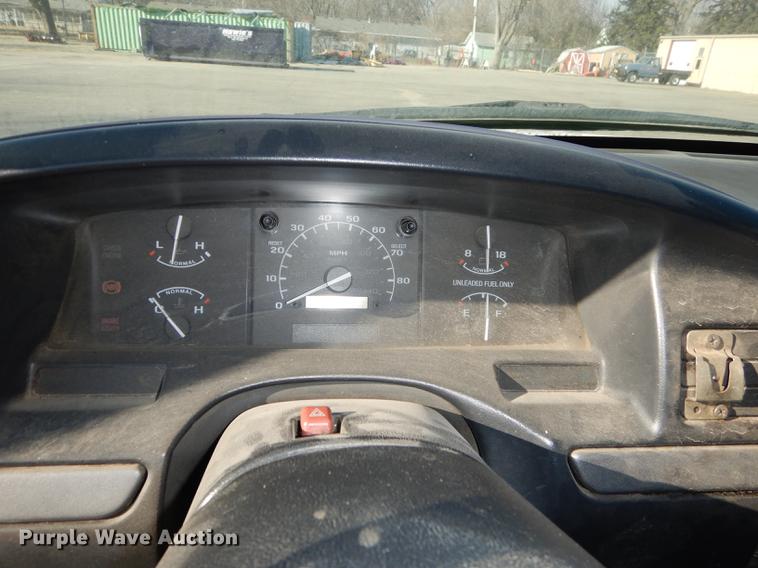 image for item J5630 1995 Ford F250 XL pickup truck