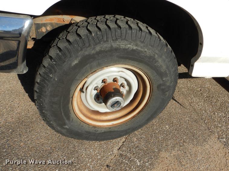 image for item J5630 1995 Ford F250 XL pickup truck