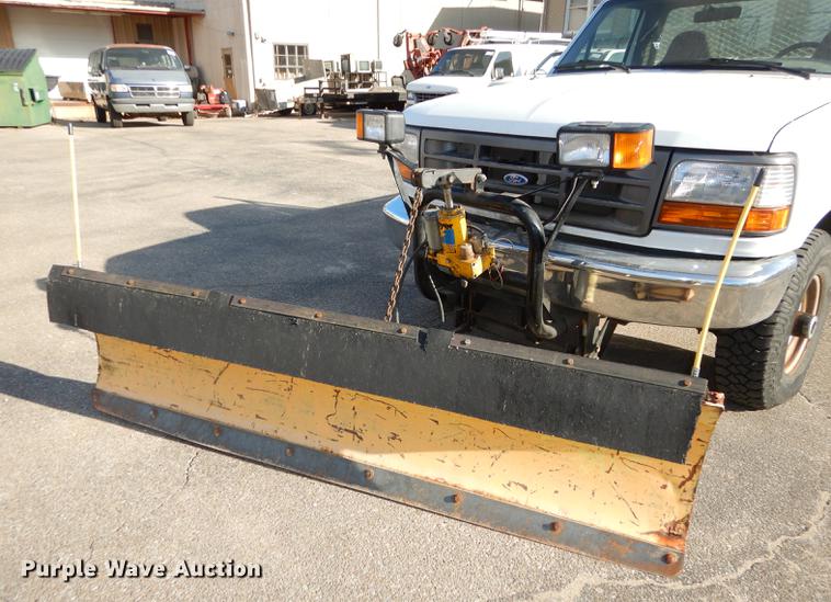 image for item J5630 1995 Ford F250 XL pickup truck