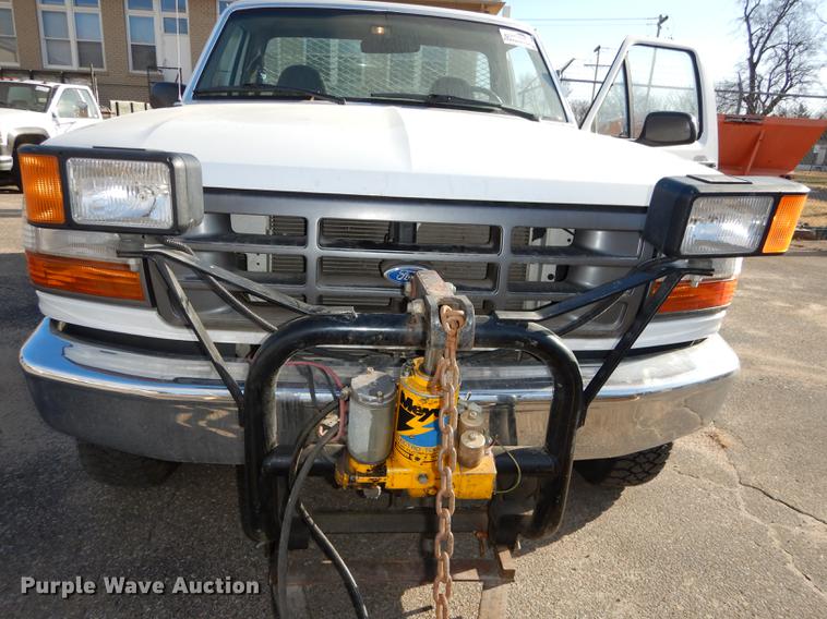 image for item J5630 1995 Ford F250 XL pickup truck