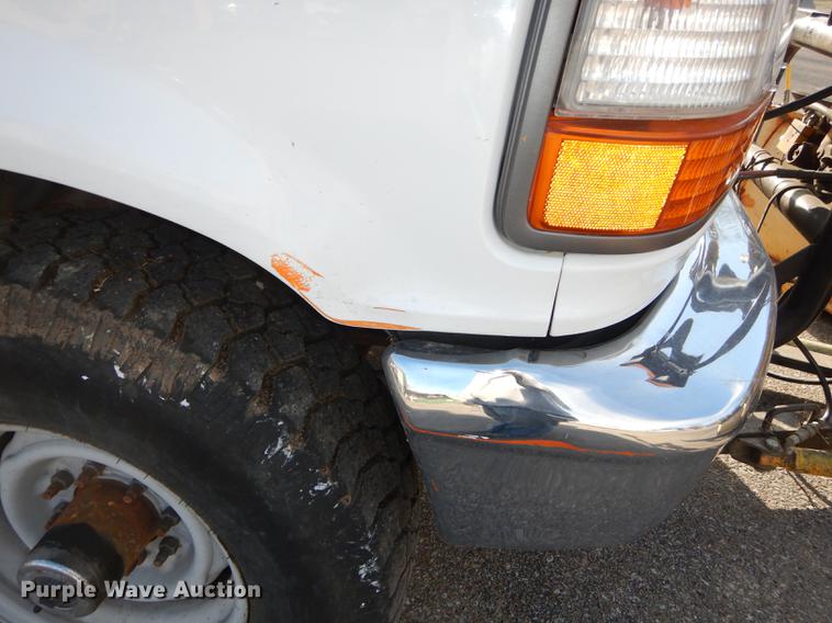 image for item J5630 1995 Ford F250 XL pickup truck