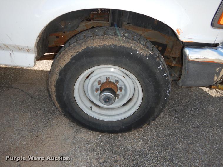 image for item J5630 1995 Ford F250 XL pickup truck