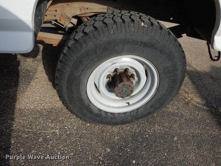 image for item J5630 1995 Ford F250 XL pickup truck