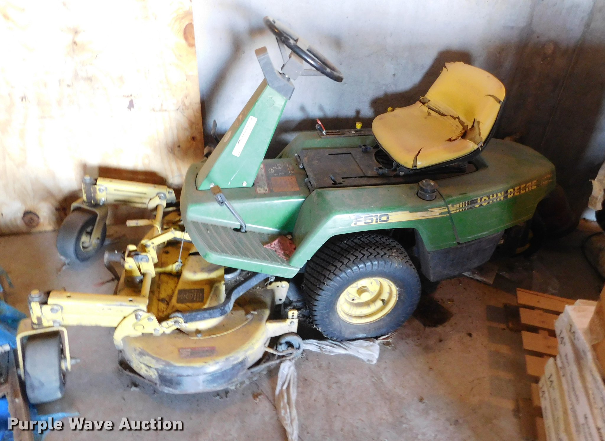 John Deere F510 lawn mower in Dodge City, KS Item BU9604 sold