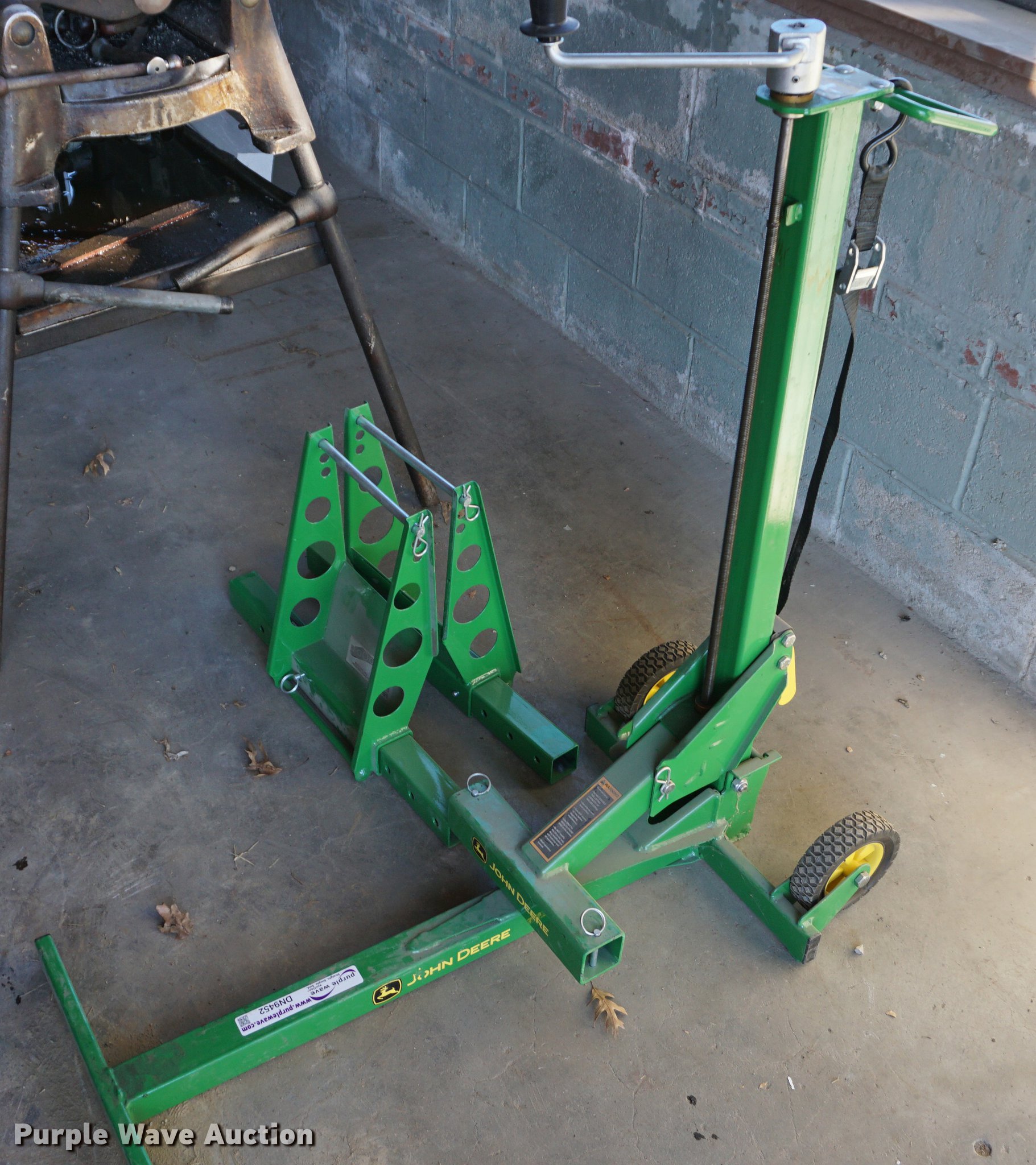 John Deere lawn mower jack in New Century, KS Item DN9452 sold