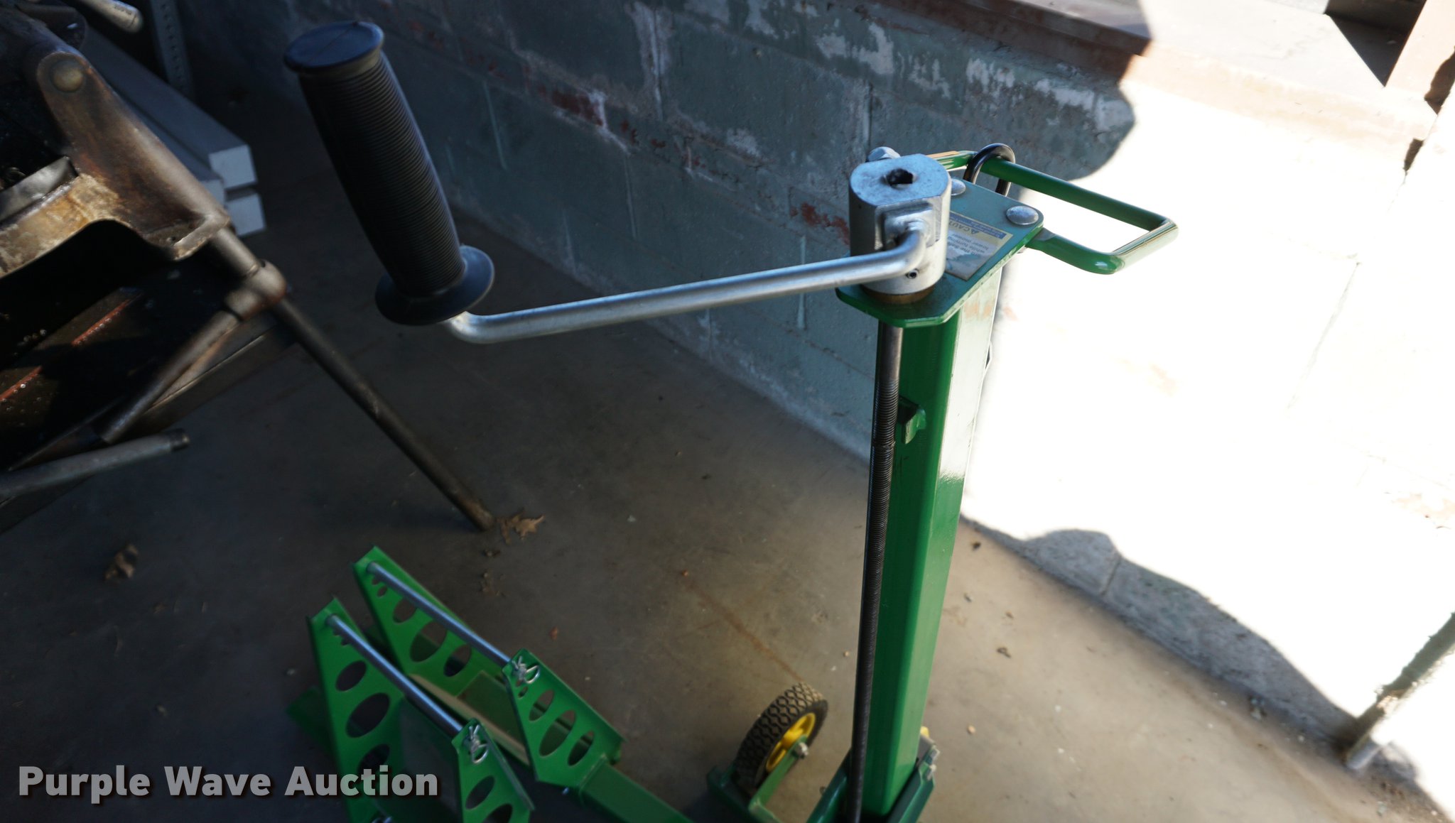 John Deere lawn mower jack in New Century, KS Item DN9452 sold