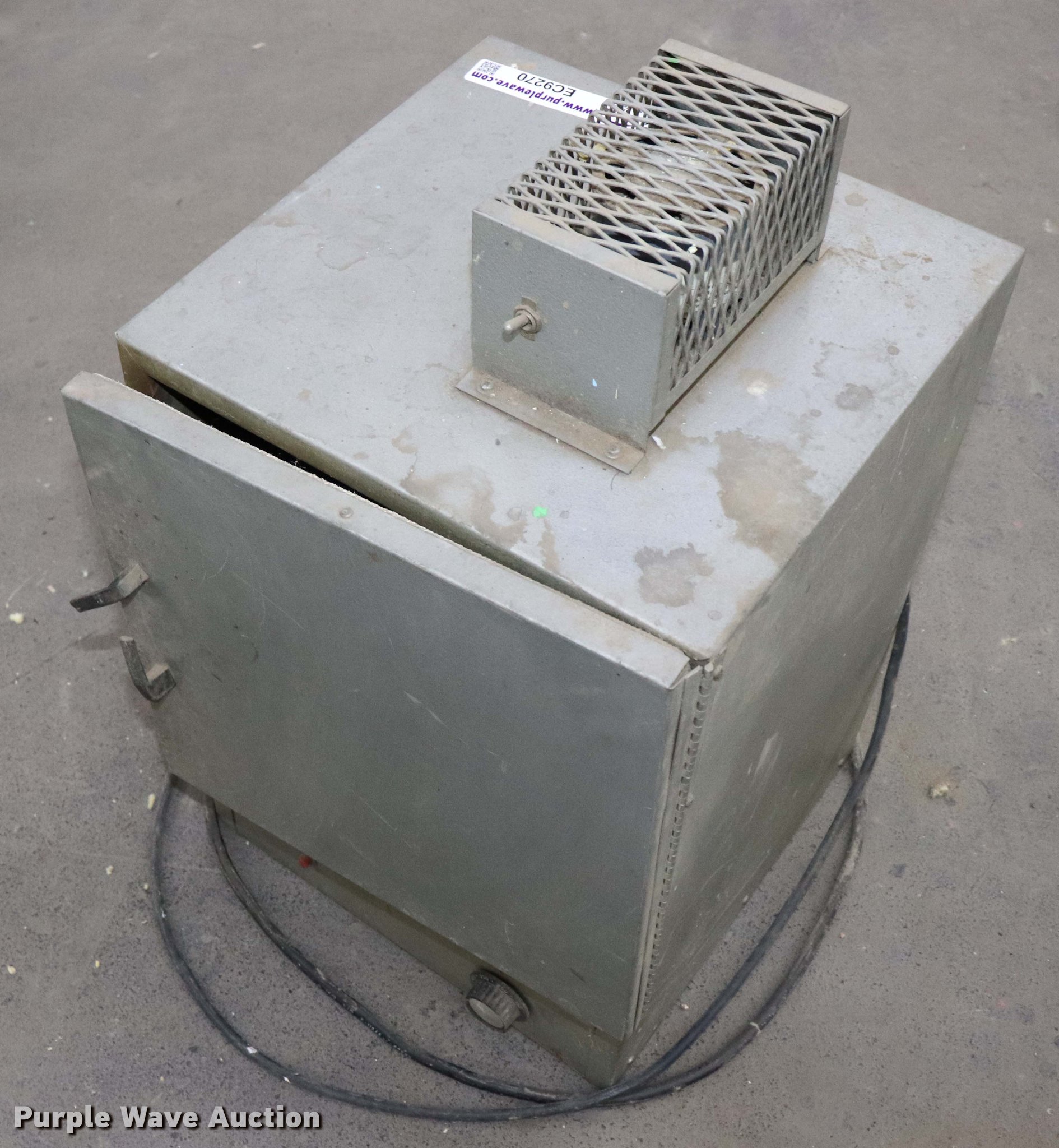 Plastic mold oven in Chetopa, KS Item EC9270 sold Purple Wave