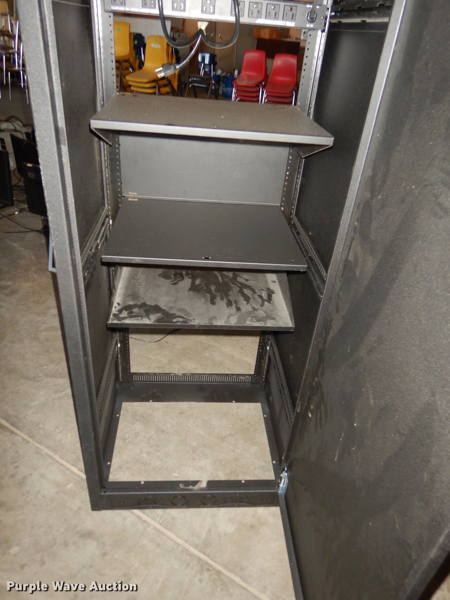 Homaco mounting rack in Holton, KS | Item EC9904 sold | Purple Wave