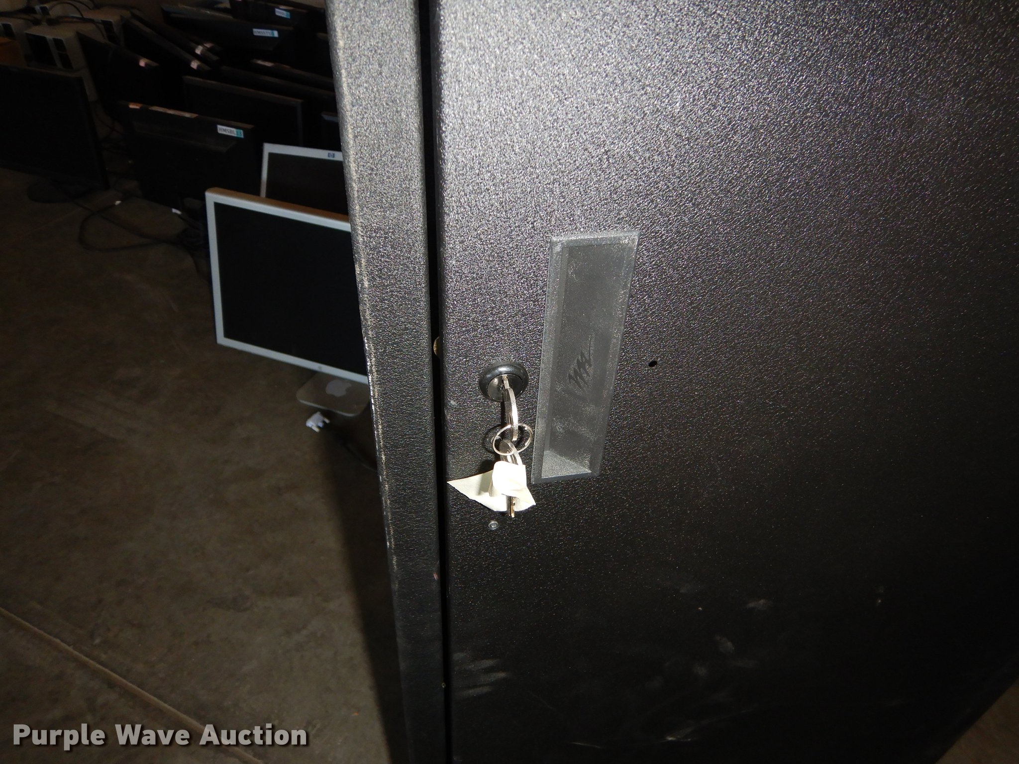 Homaco mounting rack in Holton, KS | Item EC9904 sold | Purple Wave
