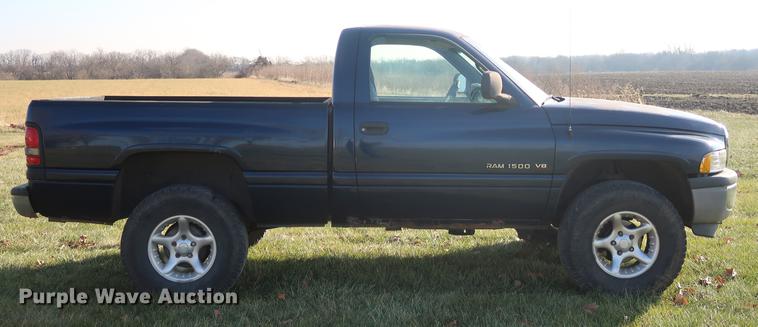 image for item AX9034 2000 Dodge Ram 1500 pickup truck