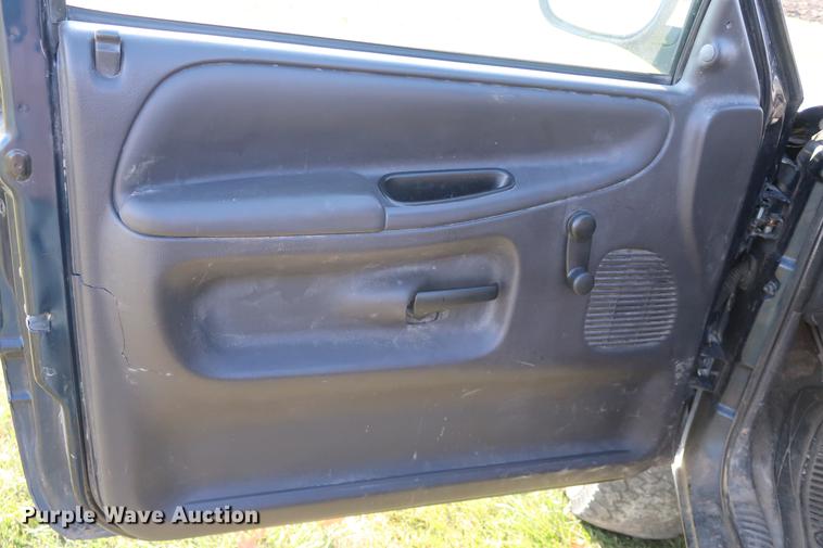 image for item AX9034 2000 Dodge Ram 1500 pickup truck