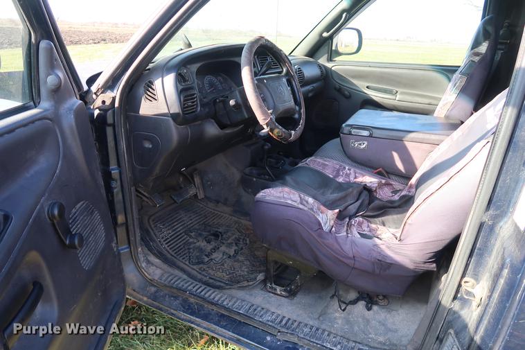 image for item AX9034 2000 Dodge Ram 1500 pickup truck