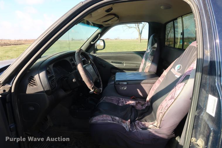 image for item AX9034 2000 Dodge Ram 1500 pickup truck