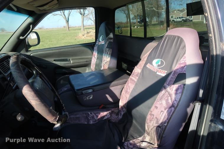 image for item AX9034 2000 Dodge Ram 1500 pickup truck