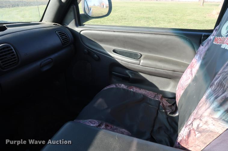 image for item AX9034 2000 Dodge Ram 1500 pickup truck