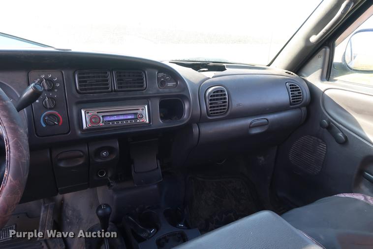 image for item AX9034 2000 Dodge Ram 1500 pickup truck