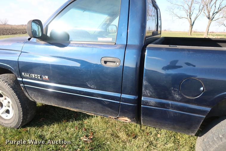 image for item AX9034 2000 Dodge Ram 1500 pickup truck
