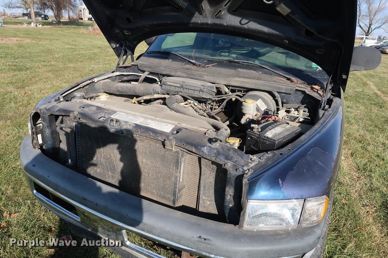 image for item AX9034 2000 Dodge Ram 1500 pickup truck