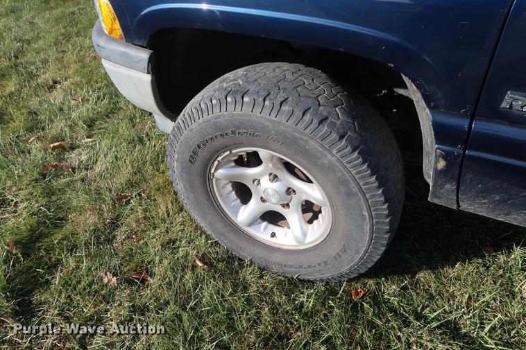 image for item AX9034 2000 Dodge Ram 1500 pickup truck