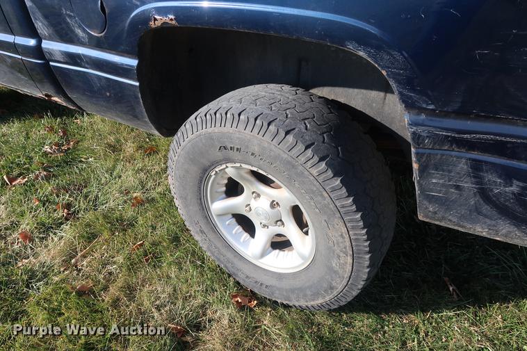 image for item AX9034 2000 Dodge Ram 1500 pickup truck