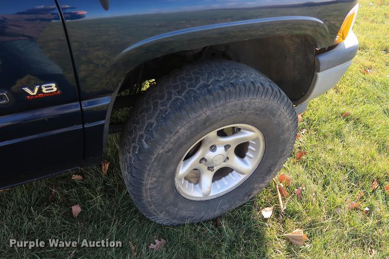 image for item AX9034 2000 Dodge Ram 1500 pickup truck