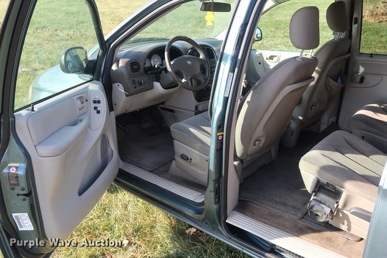 image for item AX9035 2005 Dodge Grand Caravan van