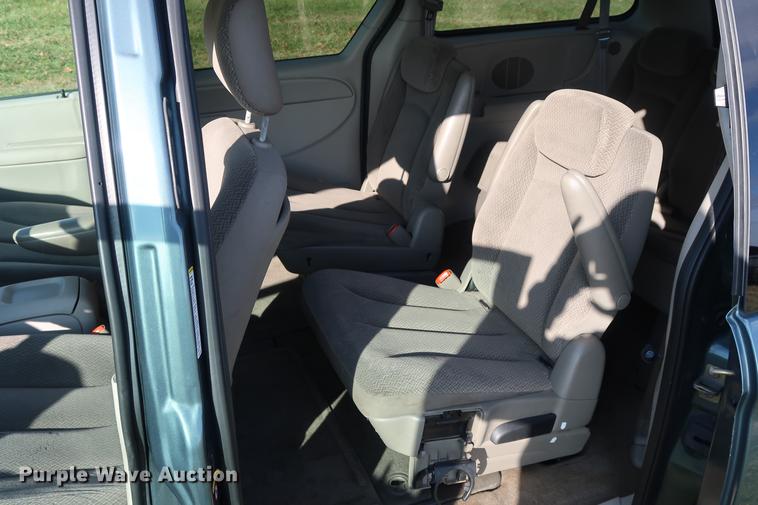 image for item AX9035 2005 Dodge Grand Caravan van