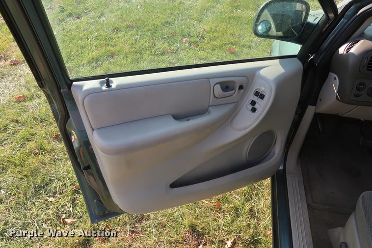 image for item AX9035 2005 Dodge Grand Caravan van