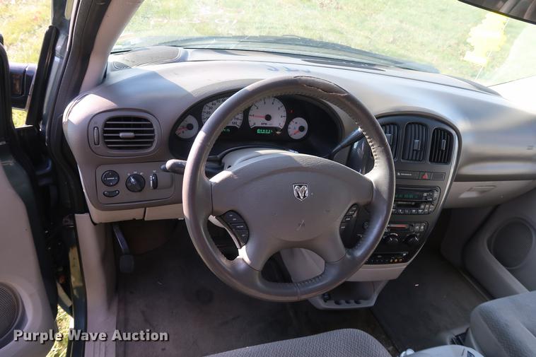 image for item AX9035 2005 Dodge Grand Caravan van