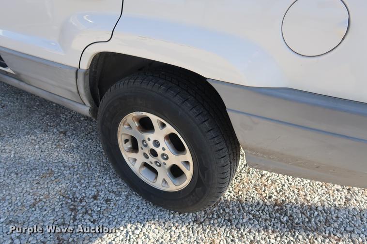 image for item AX9036 1999 Jeep Grand Cherokee SUV