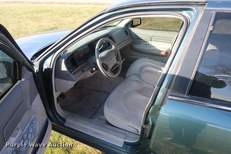 image for item AX9038 1996 Ford Crown Victoria