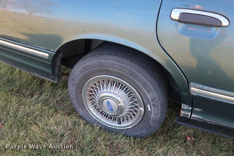 image for item AX9038 1996 Ford Crown Victoria