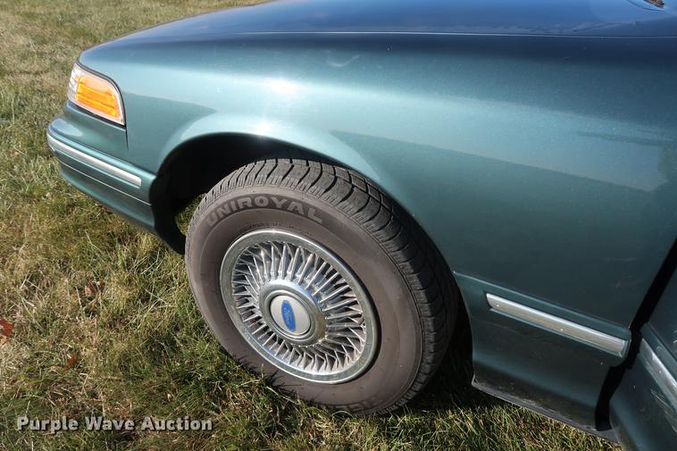 image for item AX9038 1996 Ford Crown Victoria