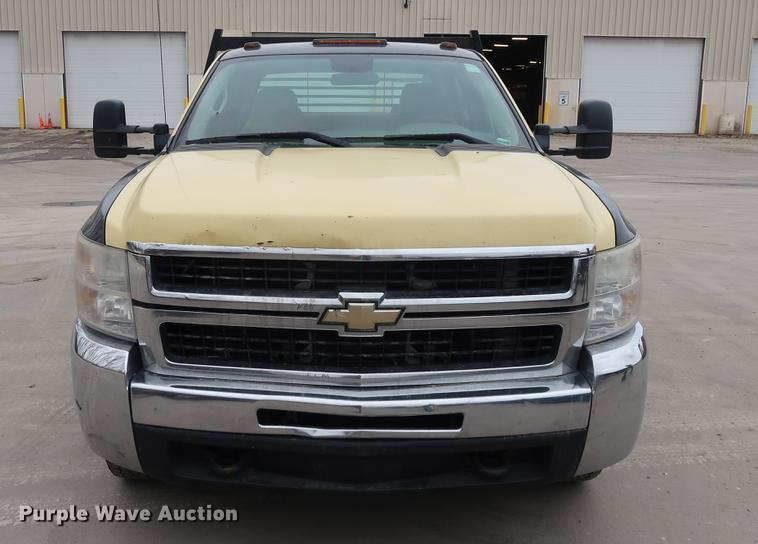 image for item DA6564 2009 Chevrolet Silverado 3500 Crew Cab flatbed pickup truck
