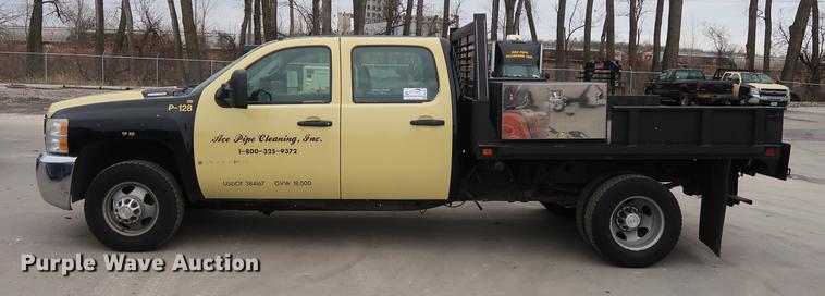 image for item DA6564 2009 Chevrolet Silverado 3500 Crew Cab flatbed pickup truck