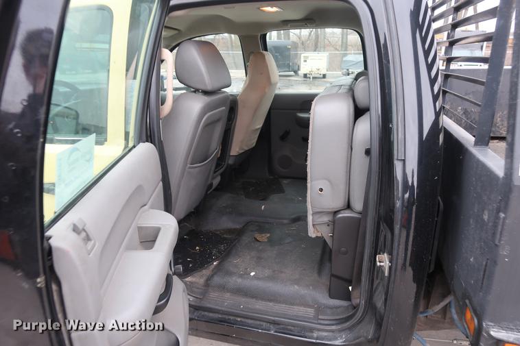 image for item DA6564 2009 Chevrolet Silverado 3500 Crew Cab flatbed pickup truck