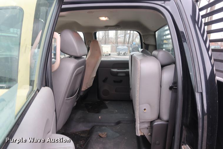 image for item DA6564 2009 Chevrolet Silverado 3500 Crew Cab flatbed pickup truck