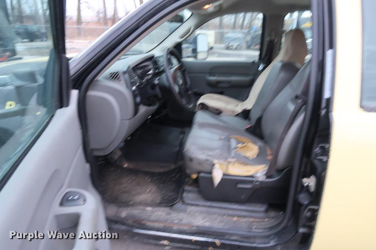 image for item DA6564 2009 Chevrolet Silverado 3500 Crew Cab flatbed pickup truck