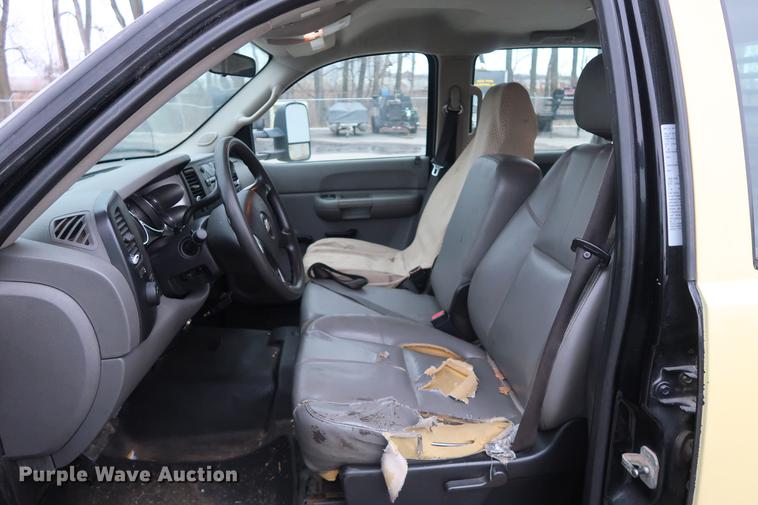 image for item DA6564 2009 Chevrolet Silverado 3500 Crew Cab flatbed pickup truck