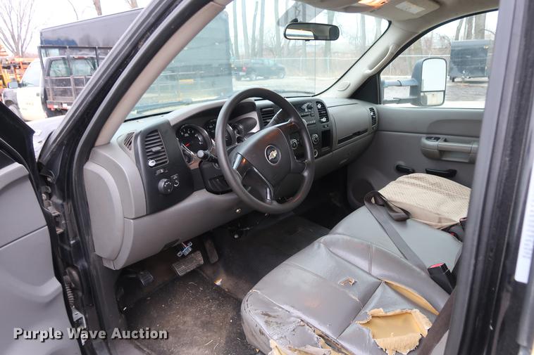 image for item DA6564 2009 Chevrolet Silverado 3500 Crew Cab flatbed pickup truck