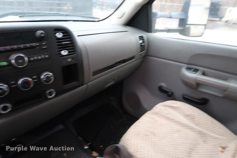 image for item DA6564 2009 Chevrolet Silverado 3500 Crew Cab flatbed pickup truck