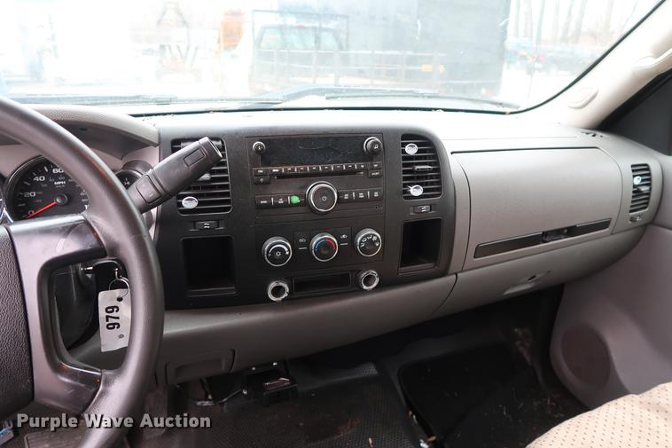 image for item DA6564 2009 Chevrolet Silverado 3500 Crew Cab flatbed pickup truck