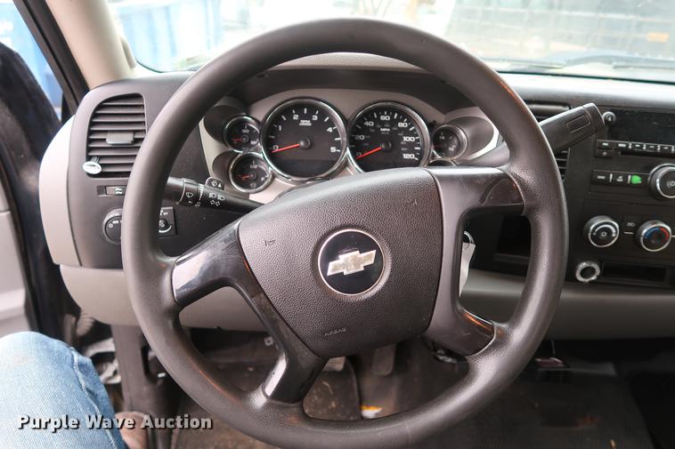 image for item DA6564 2009 Chevrolet Silverado 3500 Crew Cab flatbed pickup truck