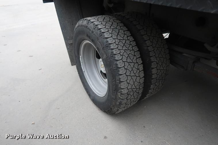 image for item DA6564 2009 Chevrolet Silverado 3500 Crew Cab flatbed pickup truck