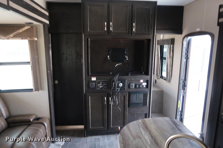 image for item DA8583 2017 Keystone Impact 312 toy hauler camper