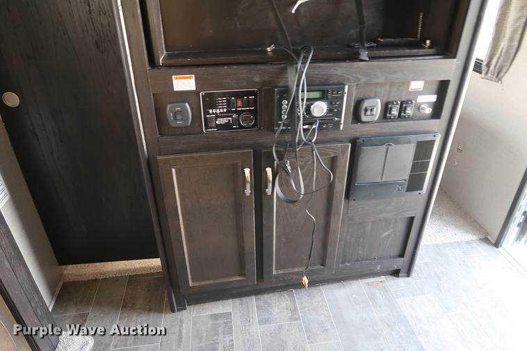 image for item DA8583 2017 Keystone Impact 312 toy hauler camper