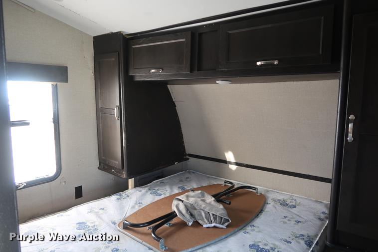 image for item DA8583 2017 Keystone Impact 312 toy hauler camper