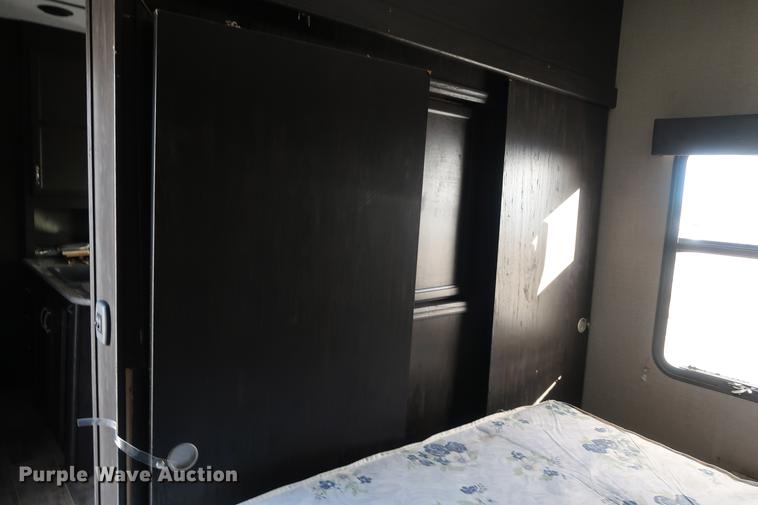 image for item DA8583 2017 Keystone Impact 312 toy hauler camper