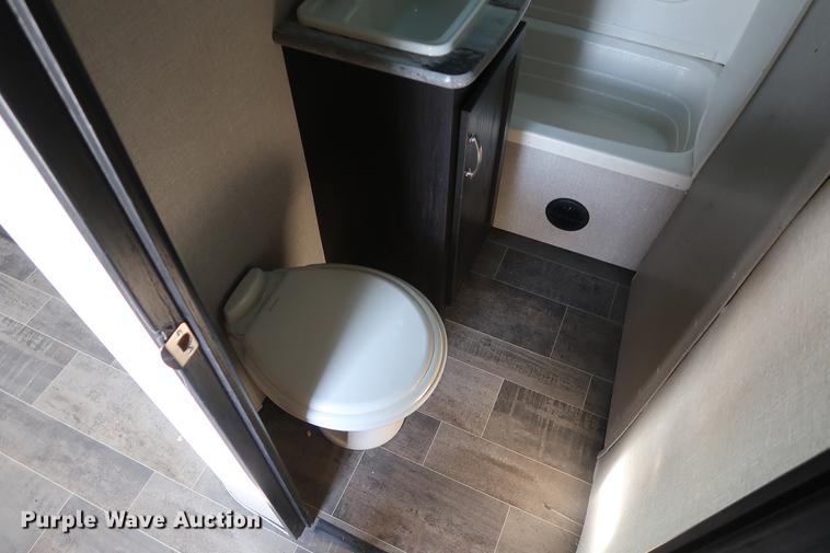 image for item DA8583 2017 Keystone Impact 312 toy hauler camper